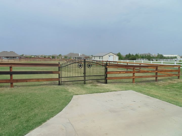 Rhome Fencing